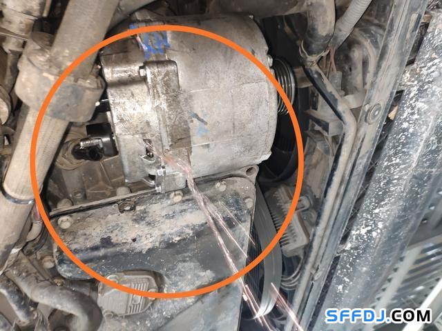 30萬公里的大眾輝騰發(fā)電機(jī)損壞，維修師傅：拆到懷疑人生