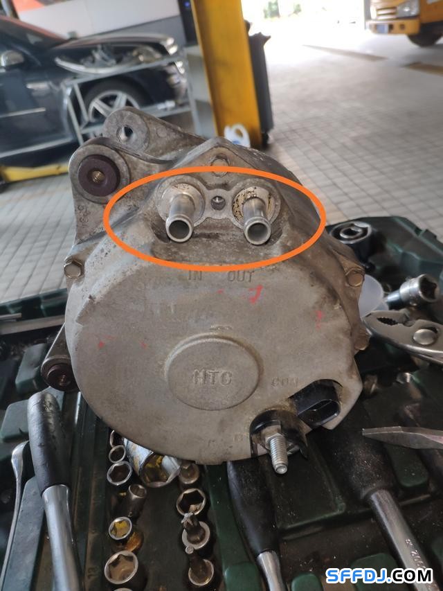 30萬公里的大眾輝騰發(fā)電機(jī)損壞，維修師傅：拆到懷疑人生