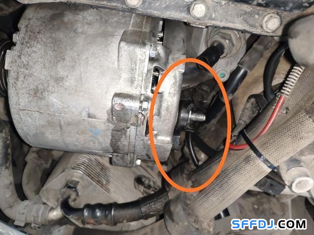 30萬公里的大眾輝騰發(fā)電機(jī)損壞，維修師傅：拆到懷疑人生