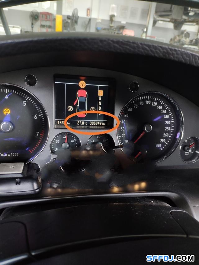 30萬公里的大眾輝騰發(fā)電機(jī)損壞，維修師傅：拆到懷疑人生