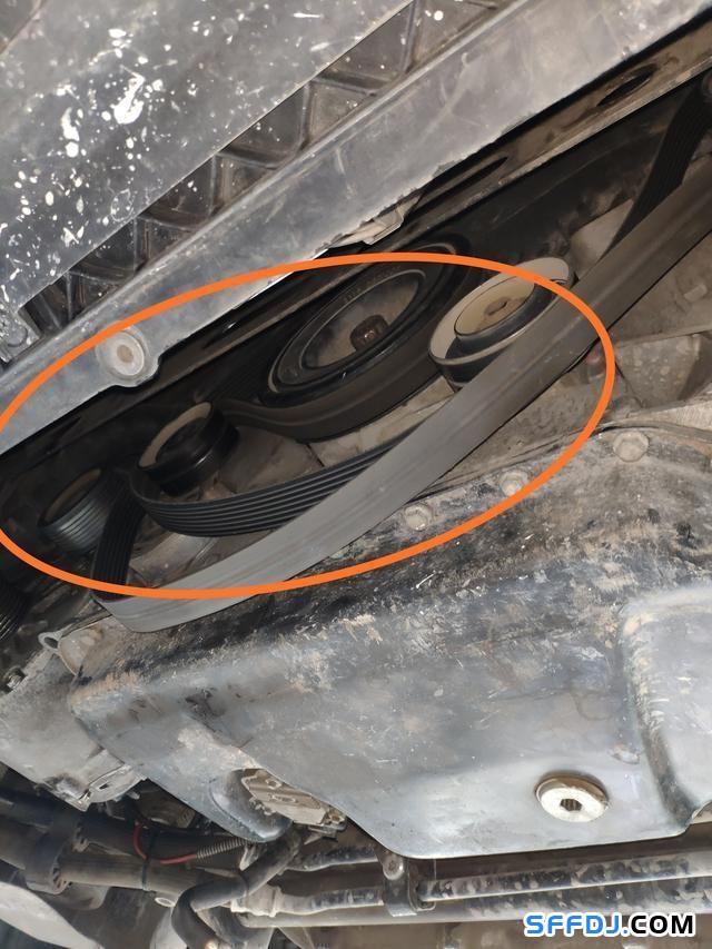 30萬公里的大眾輝騰發(fā)電機(jī)損壞，維修師傅：拆到懷疑人生