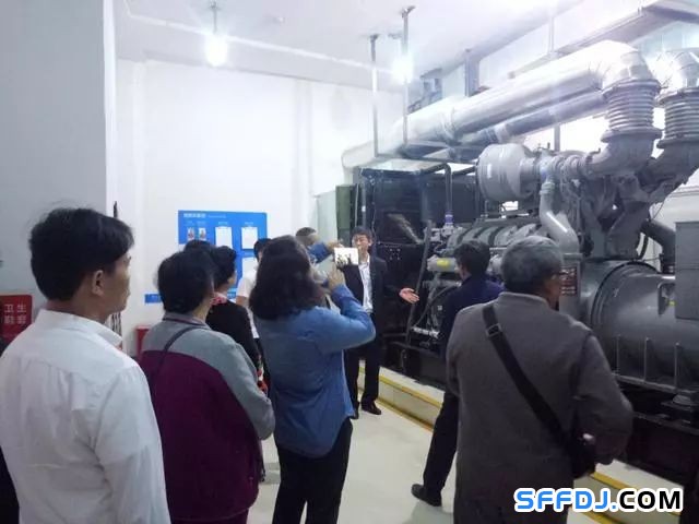 花果園物業(yè)開(kāi)展"設(shè)備機(jī)房開(kāi)放日"活動(dòng)： 業(yè)主走進(jìn)"機(jī)房重地"