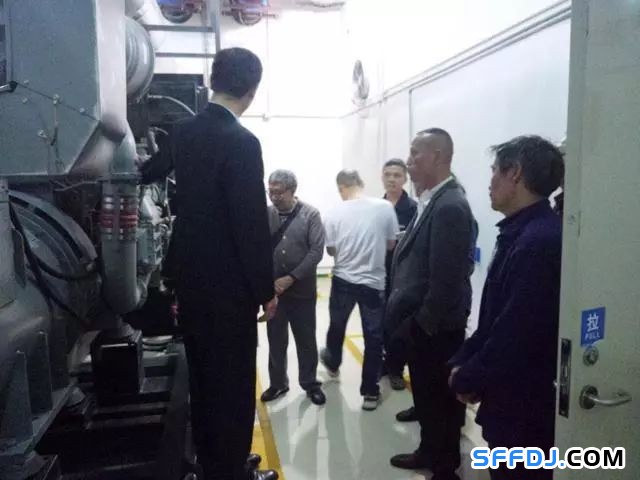 花果園物業(yè)開(kāi)展"設(shè)備機(jī)房開(kāi)放日"活動(dòng)： 業(yè)主走進(jìn)"機(jī)房重地"