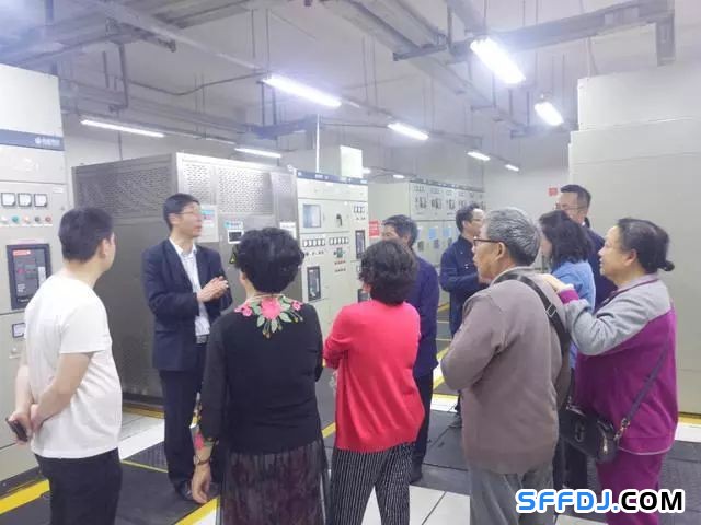 花果園物業(yè)開(kāi)展"設(shè)備機(jī)房開(kāi)放日"活動(dòng)： 業(yè)主走進(jìn)"機(jī)房重地"