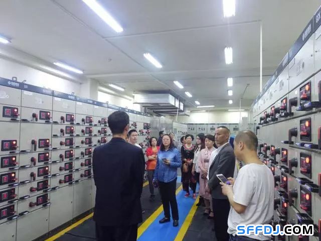 花果園物業(yè)開(kāi)展"設(shè)備機(jī)房開(kāi)放日"活動(dòng)： 業(yè)主走進(jìn)"機(jī)房重地"