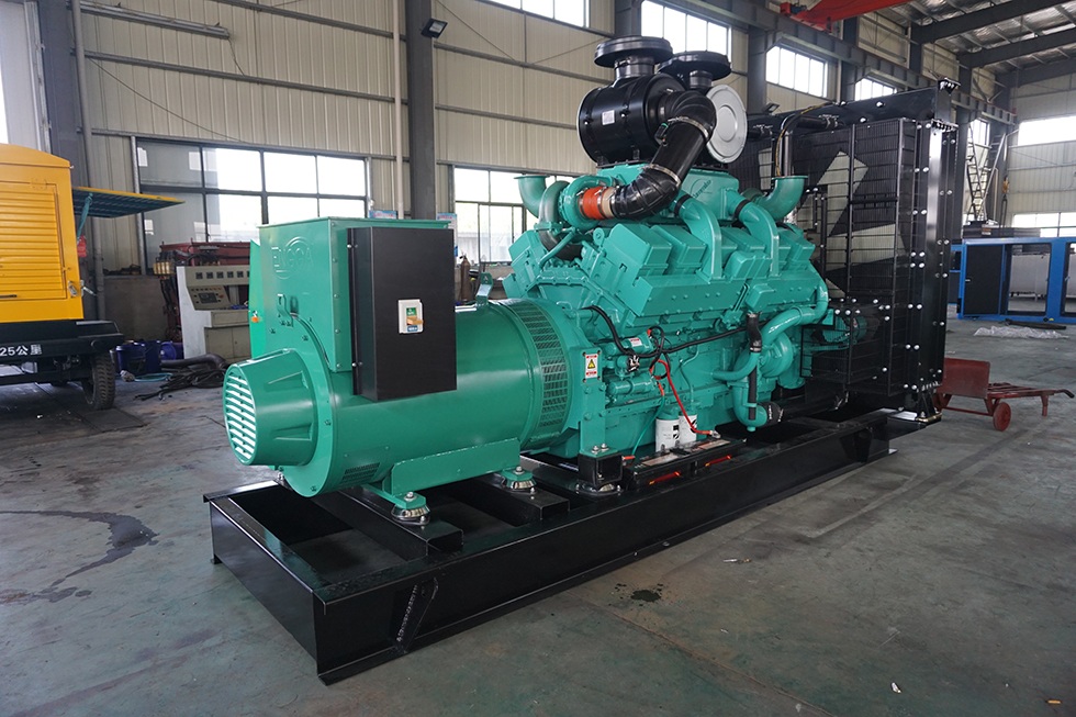 KTA38-G2B重慶康明斯動力配套700KW柴油發(fā)電機組報價