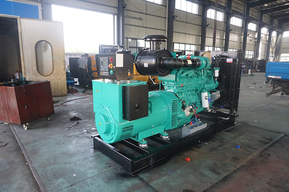 NTA855-G4重慶康明斯動(dòng)力配套300KW柴油發(fā)電機(jī)組報(bào)價(jià)